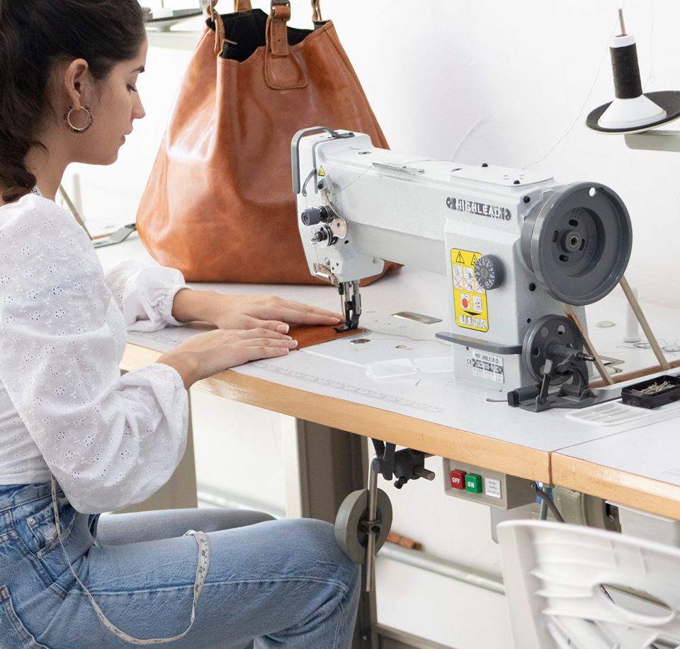Cargar video: Video de fabricación de bolsos